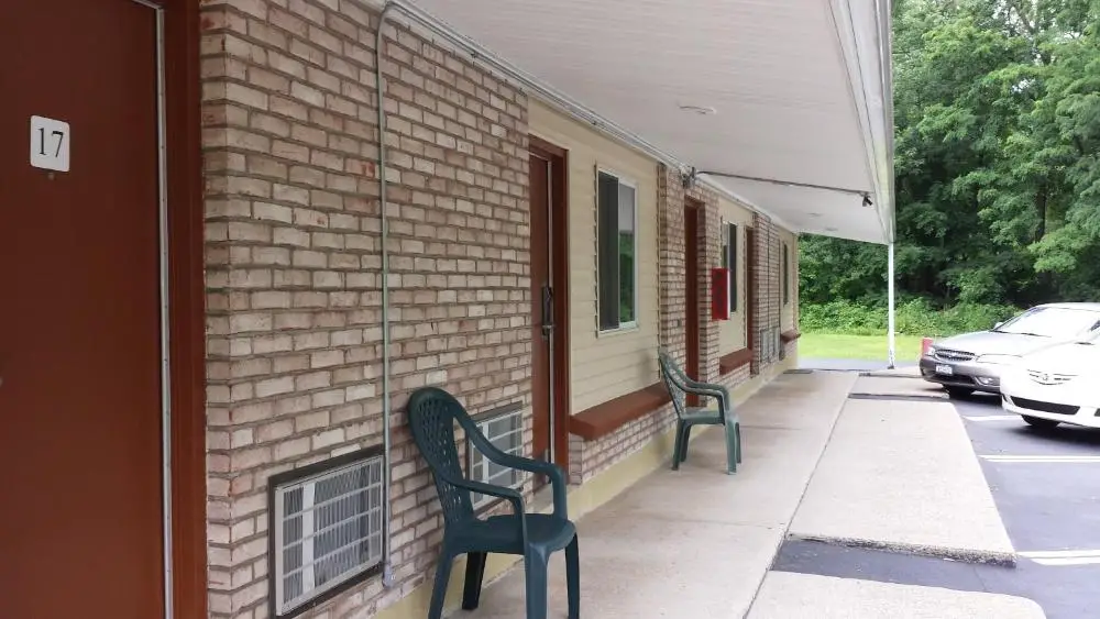 Budget Inn Fairport 6
