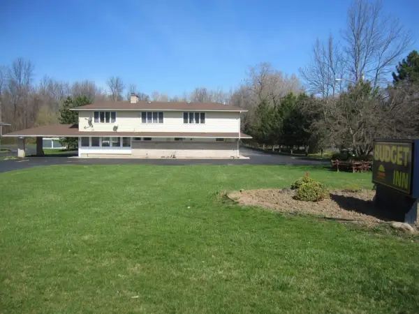 Budget Inn Fairport 4