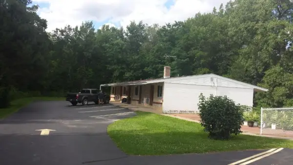 Budget Inn Fairport 9